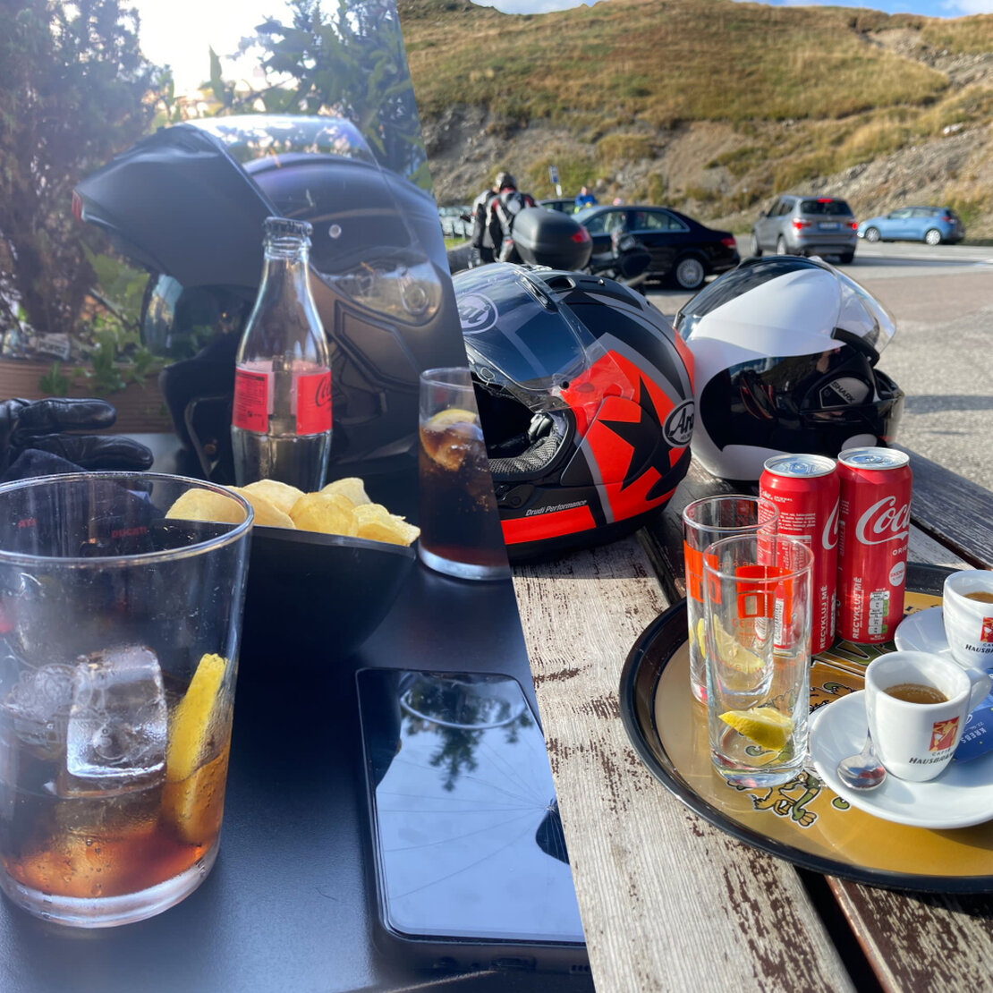 Moto in fila che affrontano una curva in sicurezza